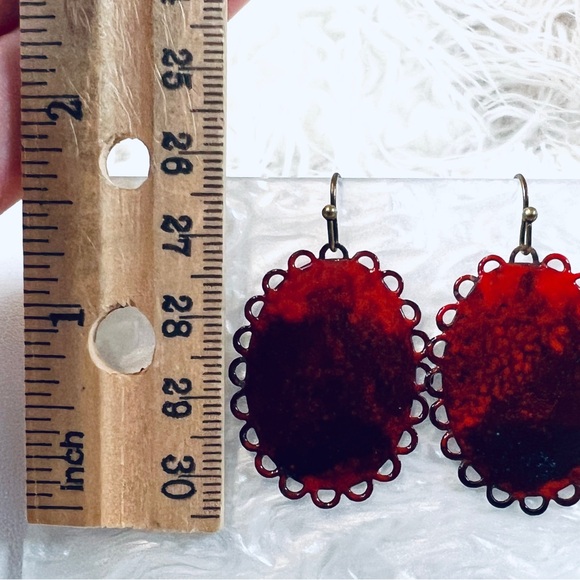 Vintage red and black bohemian chic costume pierced earrings - Picture 5 of 8